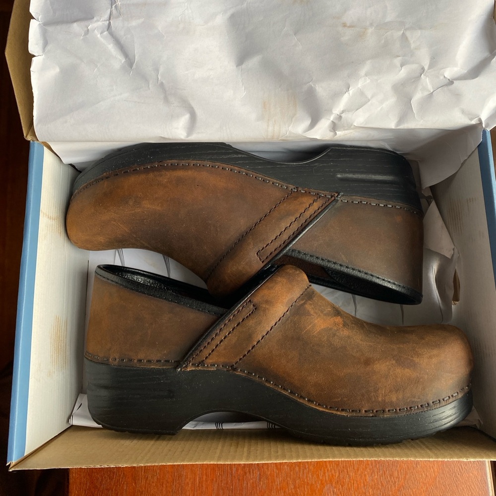 Dansko professional antique brown/black clog size 40 (women’s 9-9.5)